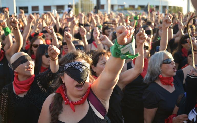 UNA ECONOMIA FEMINISTA PER  A UN MÓN EN TRANSFORMACIÓ